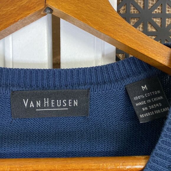 Van Heusen Mens Sleeveless Blue V Neck Pullover Sweater Size Medium - Picture 2 of 5